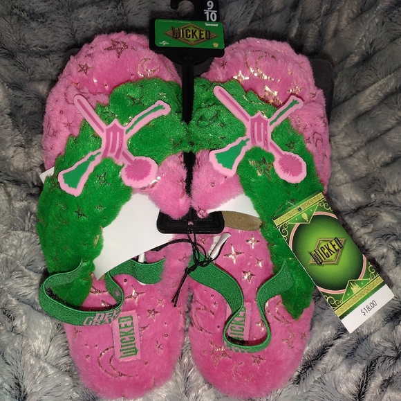 GroundUp Shoes - WICKED Pink and Green Fuzzy Slippers Size 9/10 NWT